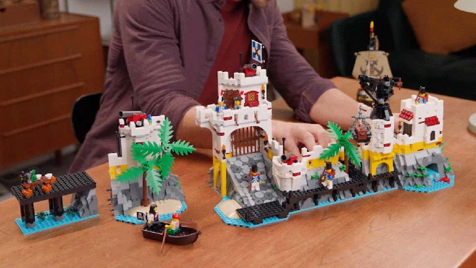 Lego's Fan-Favorite Set Fortress Back