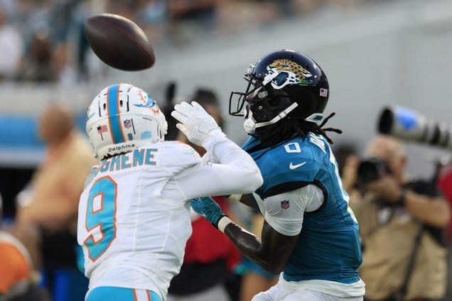 Reports: Cowboys acquire CB Noah Igbinoghene from Dolphins