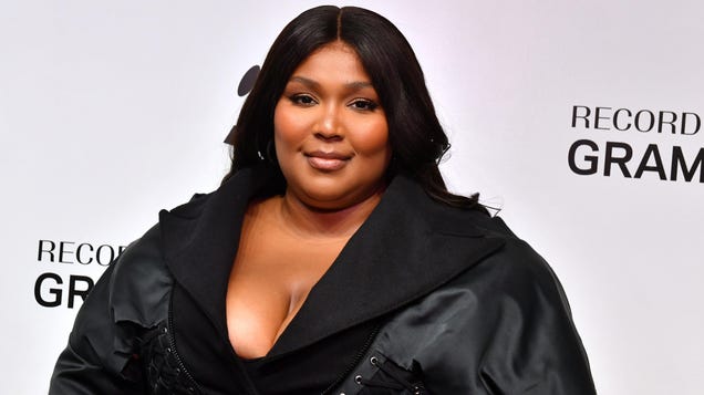 Lizzo was presented a humanitarian award by some of her backup dancers #Lizzo