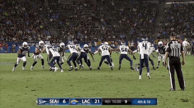 Seattle Seahawks punter Michael Dickson (4) punts against the Arizona  Cardinals in an NFL football game, Sunday, Nov. 6, 2022, in Glendale, Ariz.  Seahawks won 31-21. (AP Photo/Jeff Lewis Stock Photo - Alamy