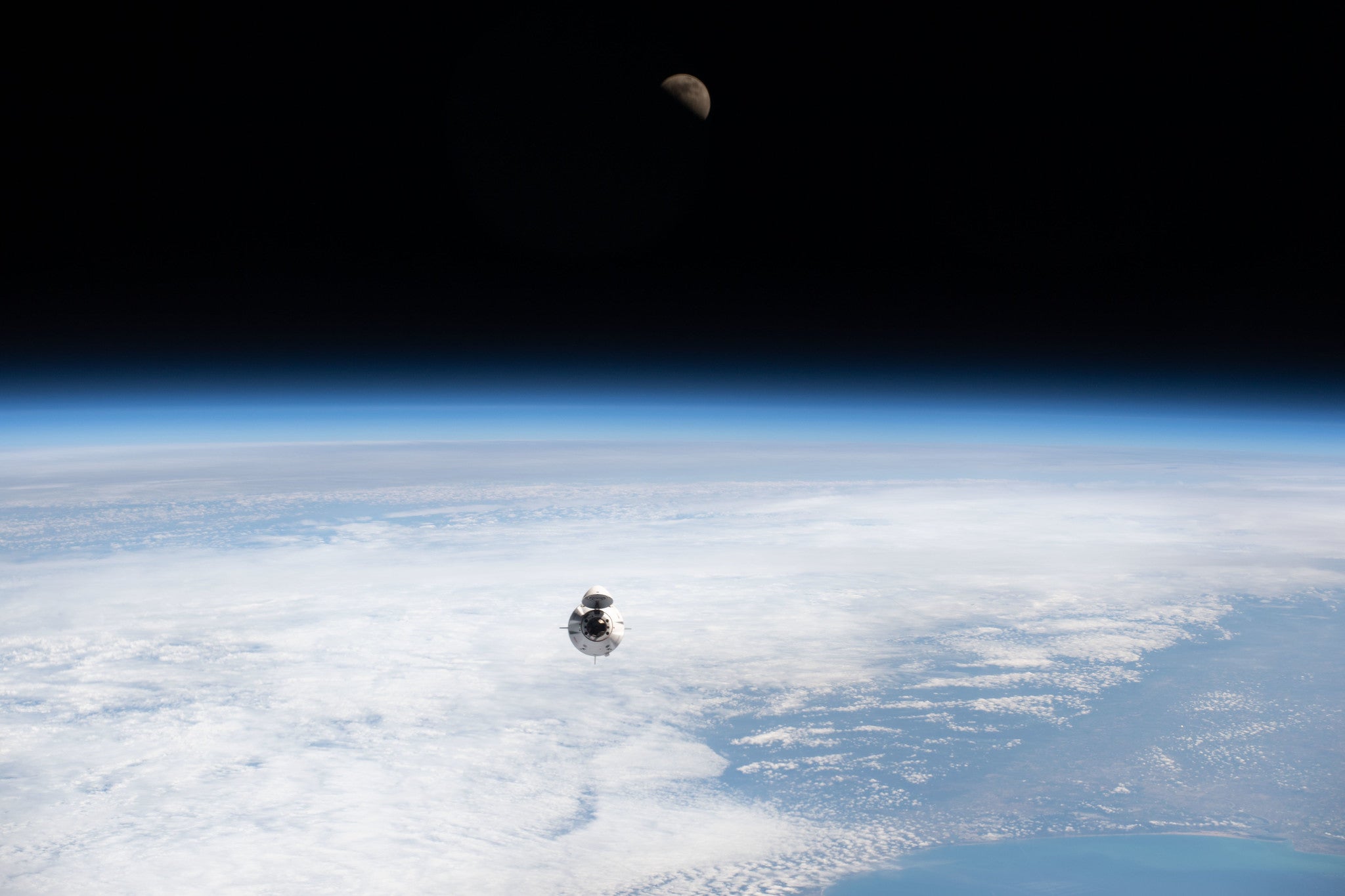مهمة أكسيوم -1 تقترب من محطة الفضاء الدولية ، 8 أبريل 2022.