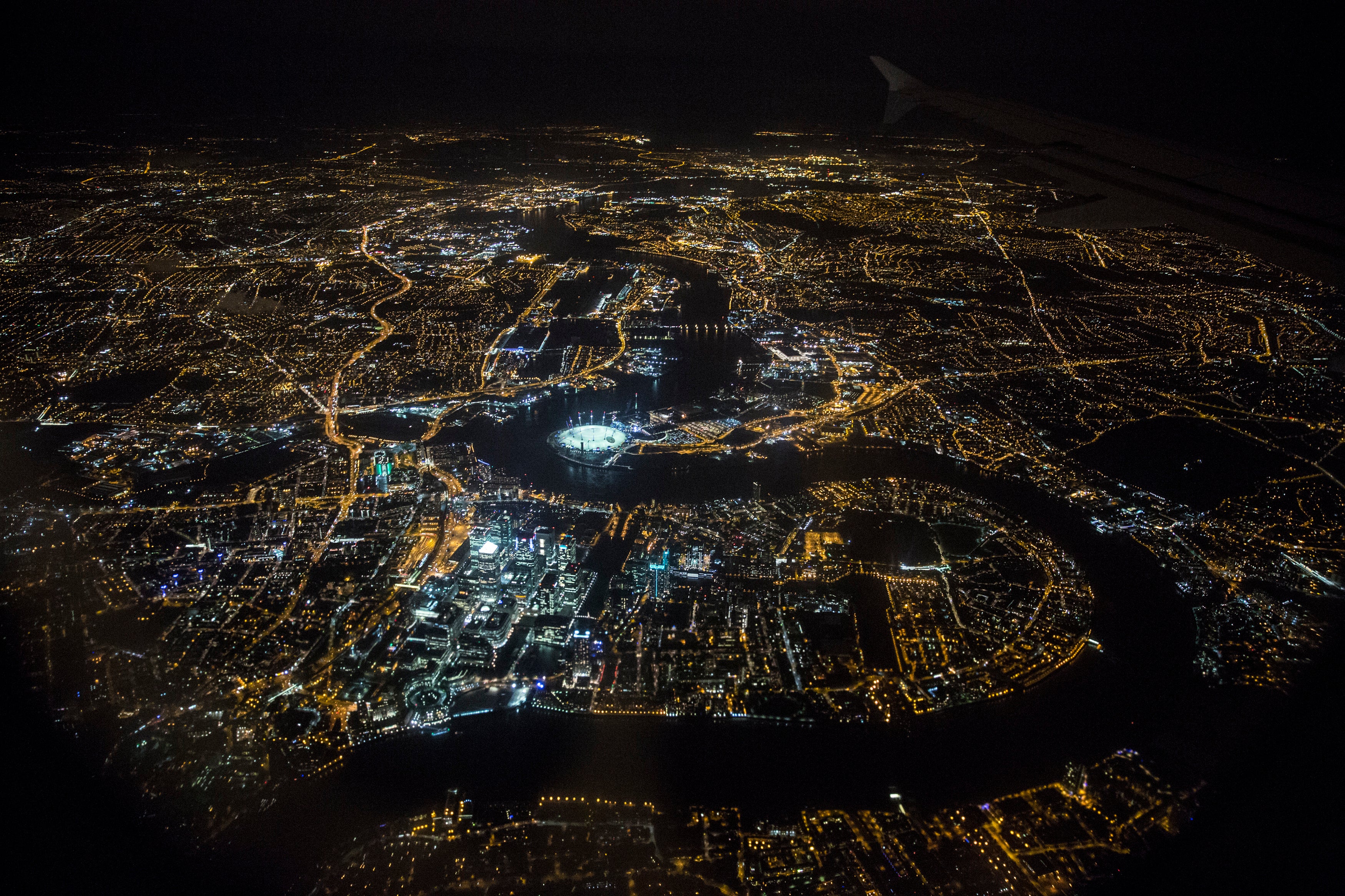 لندن في الليل ... لاحظ الإضاءة الاصطناعية.