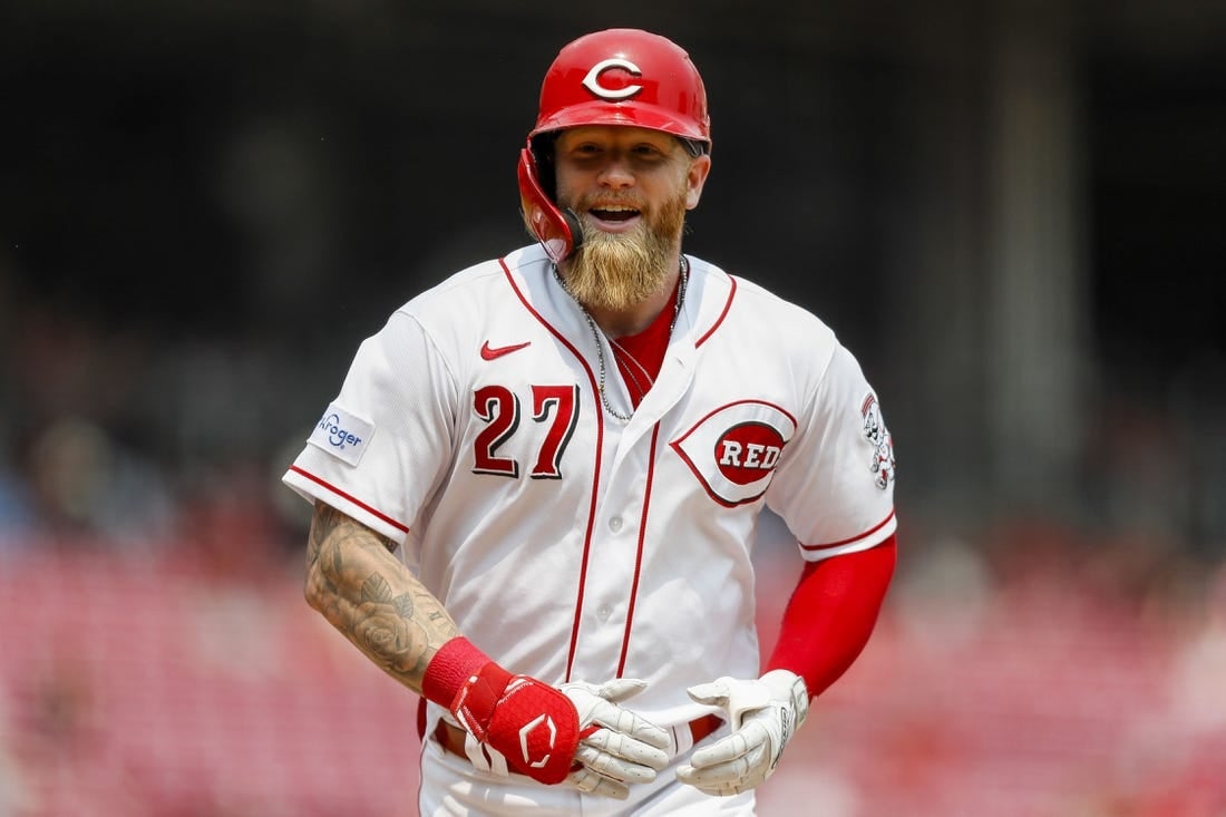 4 يونيو 2023 ؛ سينسيناتي ، أوهايو ، الولايات المتحدة الأمريكية ؛ رد فعل لاعب Cincinnati Reds الأيمن Jake Fraley (27) بعد أن سدد ضربة فردية على أرضه في الشوط السابع ضد Milwaukee Brewers في Great American Ball Park.