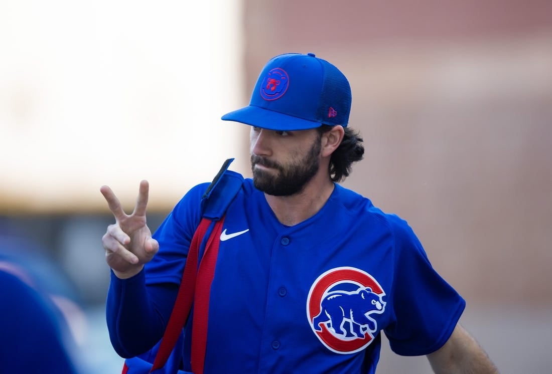 3 مارس 2023 ؛ بيوريا ، أريزونا ، الولايات المتحدة الأمريكية ؛ رد فعل لاعب فريق Chicago Cubs Dansby Swanson ضد فريق San Diego Padres خلال مباراة تدريب الربيعية في Peoria Sports Complex.