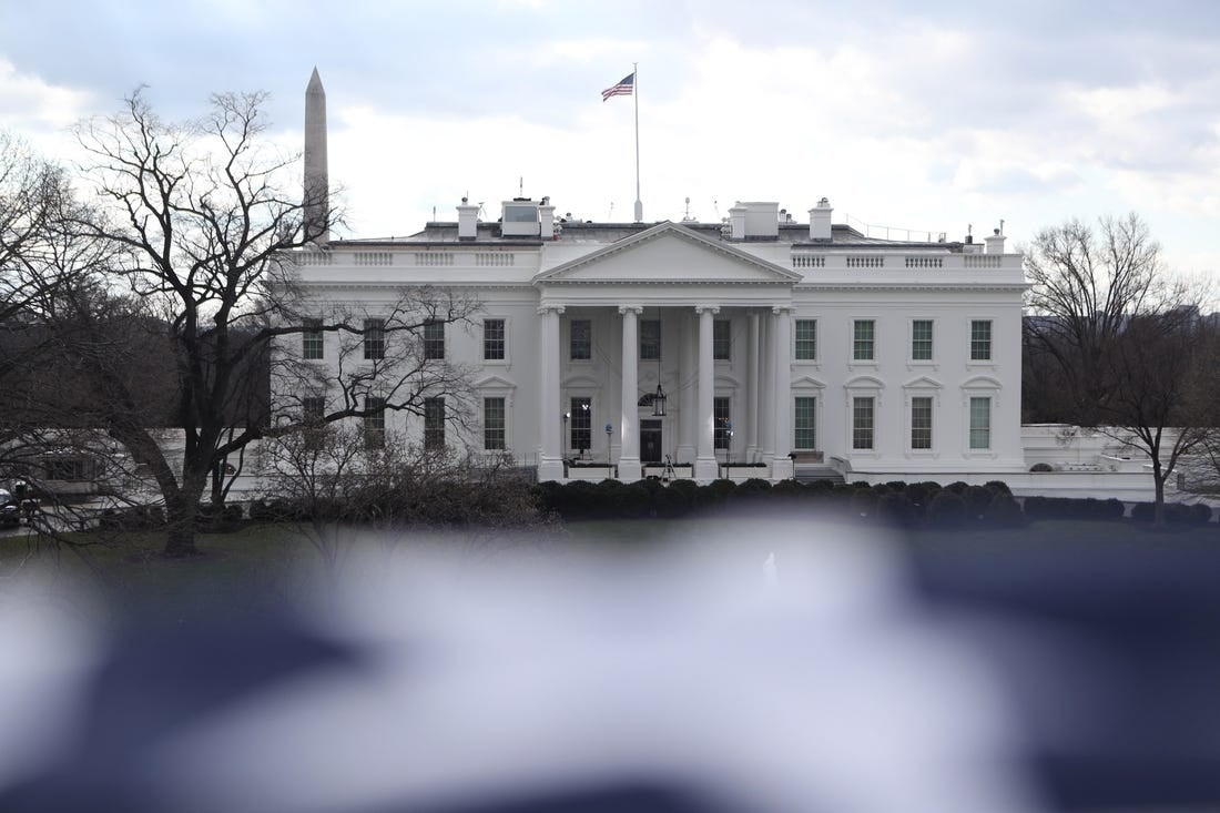20 يناير 2021 ؛  واشنطن العاصمة ، الولايات المتحدة الأمريكية ؛  منظر للبيت الأبيض من لافاييت بارك قبل العرض العسكري في حفل التنصيب الرئاسي لعام 2021 للرئيس جو بايدن ونائبة الرئيس كامالا هاريس في مبنى الكابيتول الأمريكي.