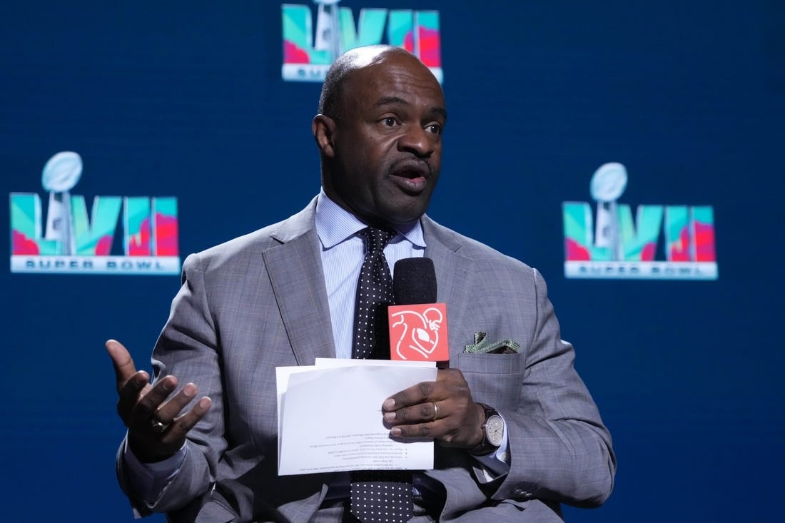8 فبراير 2023 ؛  فينيكس ، أريزونا ، الولايات المتحدة الأمريكية ؛  المدير التنفيذي لاتحاد اللاعبين NFL DeMaurice Smith يتحدث خلال المؤتمر الصحفي لـ NFLPA في مركز مؤتمرات فينيكس.