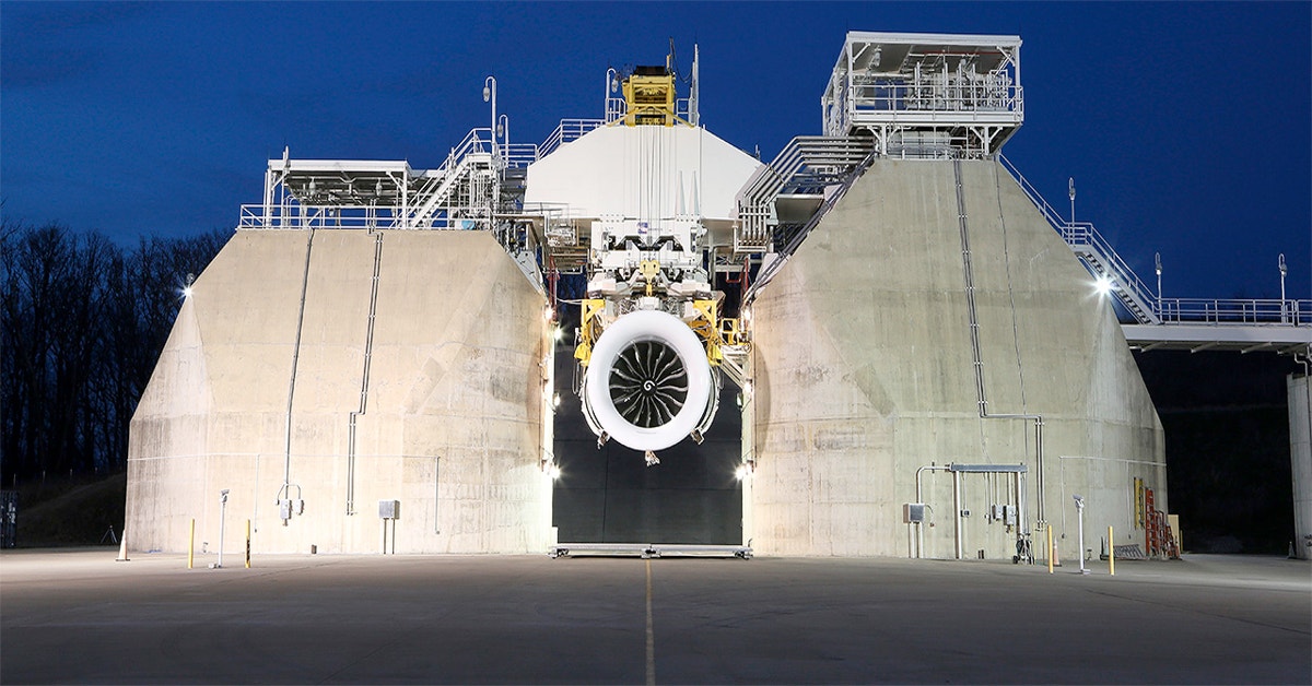 Here's The World's Largest Jet Engine | Gizmodo Australia
