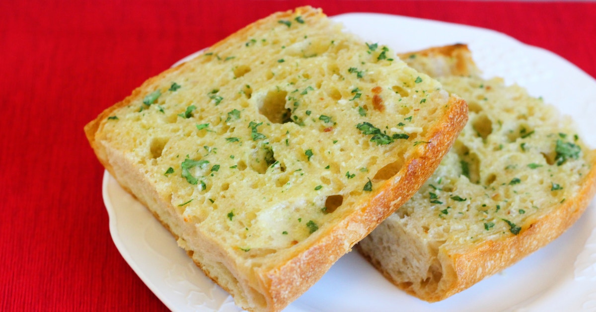 How To Make The Best Garlic Bread | Lifehacker Australia