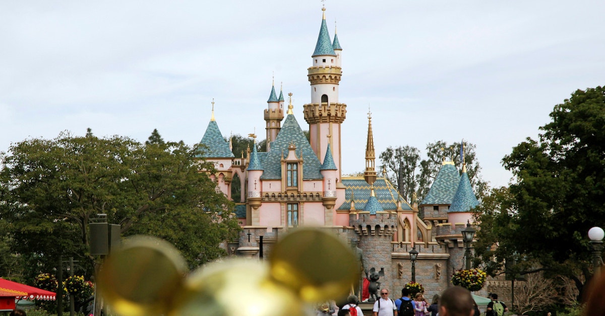 a-guide-to-visiting-and-surviving-disneyland-with-a-toddler