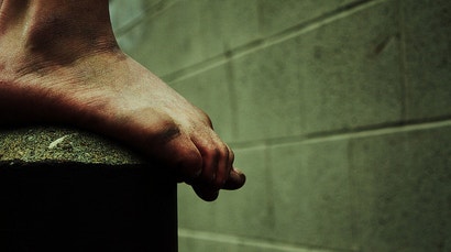 Go Barefoot At The Gym To Get More Out Of These Exercises Go Barefoot At The Gym To Get More Out Of These Exercises