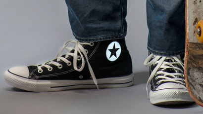 How To Add A Glowing Star To Converse Shoes | Lifehacker Australia
