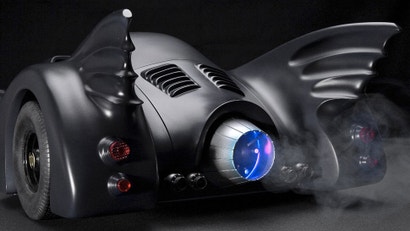2ndGizmodo: Tim Burton-era Batmobile Model Features Pop-up 