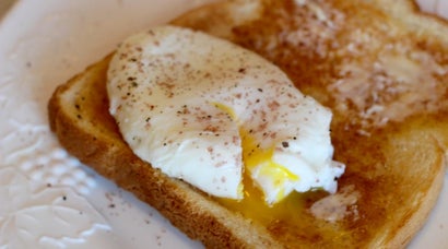 Two Easy Ways To Poach An Egg