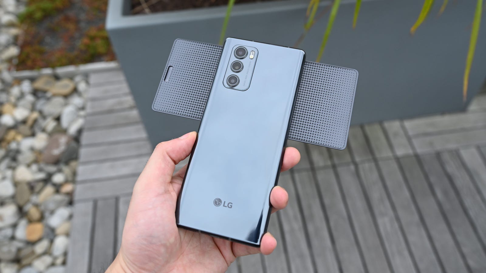 Illustration for article titled The LG Wing Is the Funnest Phone of 2020