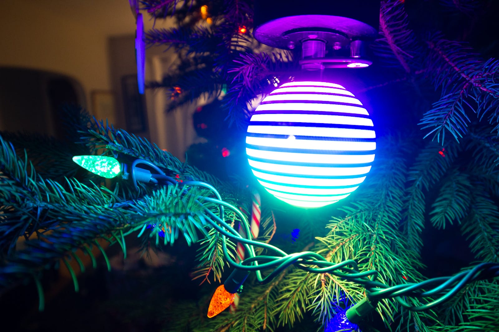 Illustration for article titled This Persistence of Vision Christmas Ornament Is the Most Hypnotizing Thing You’ll See Today