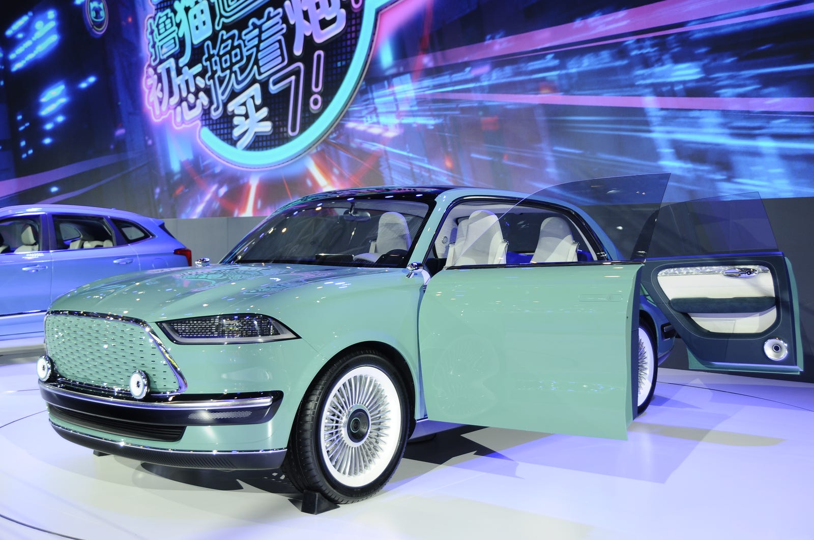 Illustration for article titled This Old Corvette Is Actually A New Chinese Plug-In Hybrid