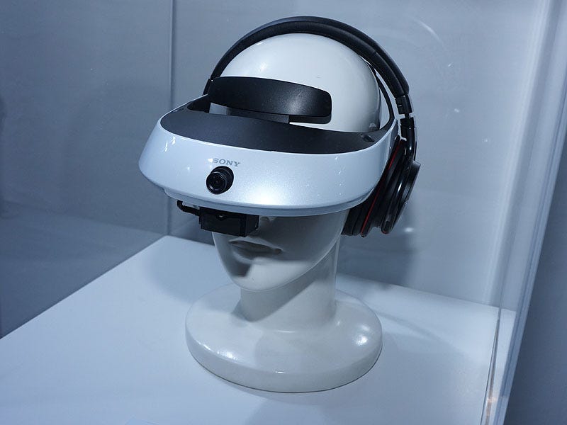 Sony Showcased A Modified Head Mounted Display Sony Hmz T2 3d