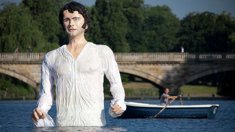 London Kapott Egy Oriasi Vizespolos Colin Firth Szobrot