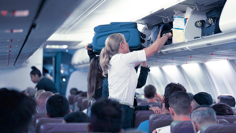 17 Unbreakable Rules of Flight Etiquette, According to Lifehacker Readers