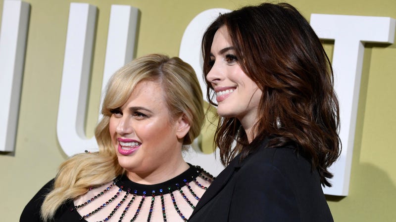 Rebel Wilson And Anne Hathaway Point To Sexism For The Hustle S Initial R Rating