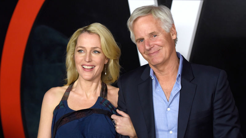 Chris Carter Says There S No Way He D Do More X Files Without Gillian Anderson