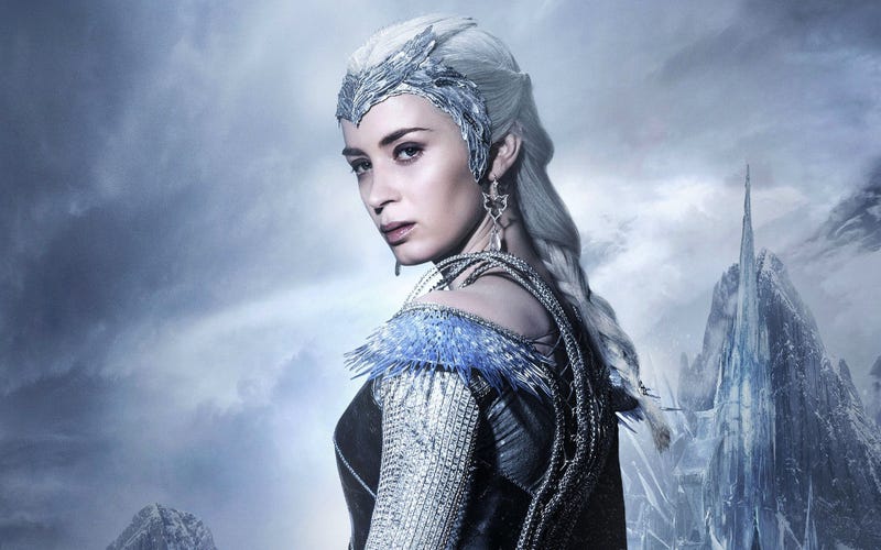 The Huntsman Winter S War Is So Bad It S Fantastically Wonderful