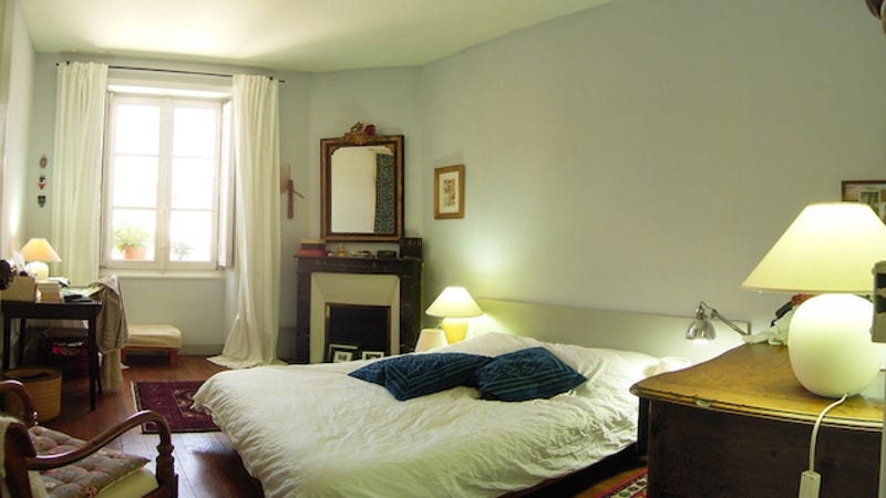 Use The Right Light Bulb To Find The Best Paint Color For Your Walls