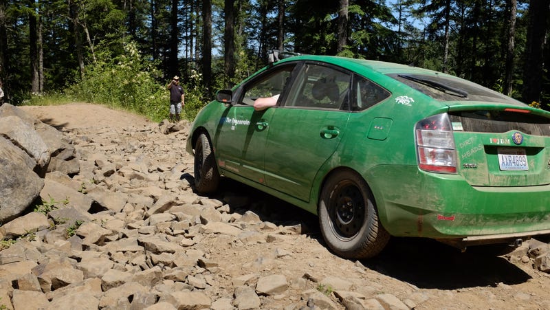 this lifted prius trolls jeeps this lifted prius trolls jeeps
