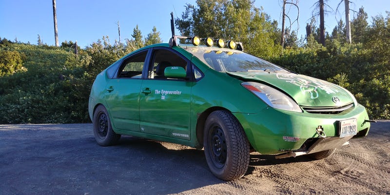 this lifted prius trolls jeeps this lifted prius trolls jeeps