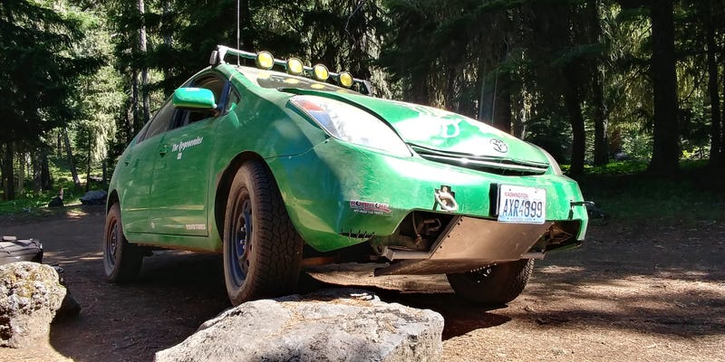 this lifted prius trolls jeeps this lifted prius trolls jeeps
