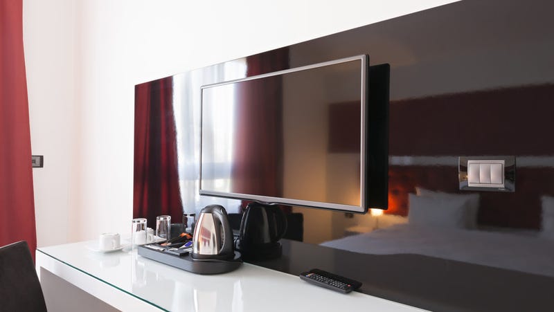 How To Outsmart Your Hotel Room Tv And Use Its Hdmi Ports For Anything You Want