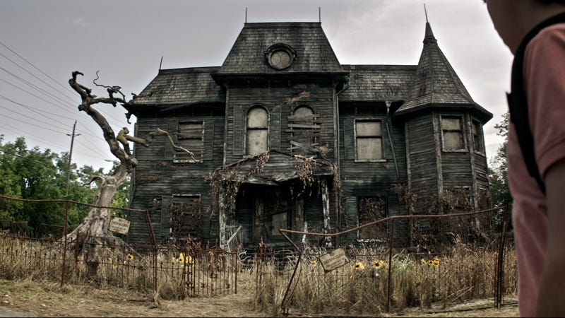 The 19 Scariest Freakiest Haunted Houses In Movies And Tv
