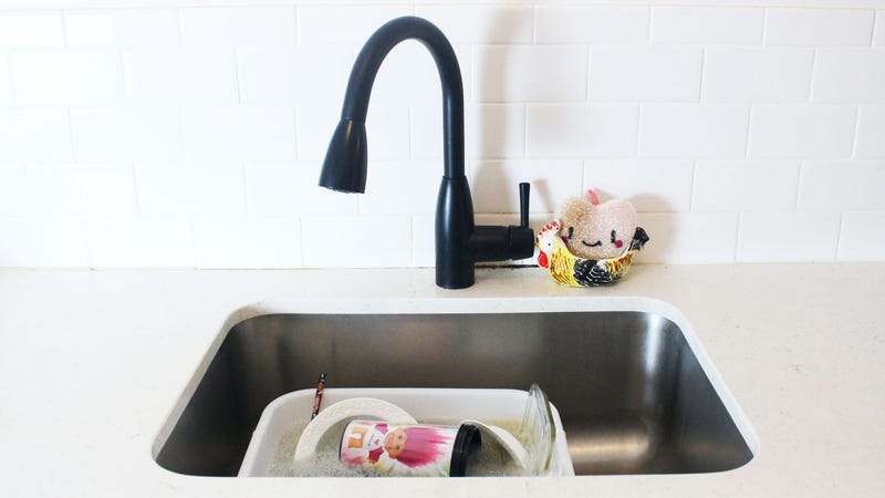 Make Doing The Dishes Easier By Using A Tub Make Doing The Dishes Easier By Using A Tub