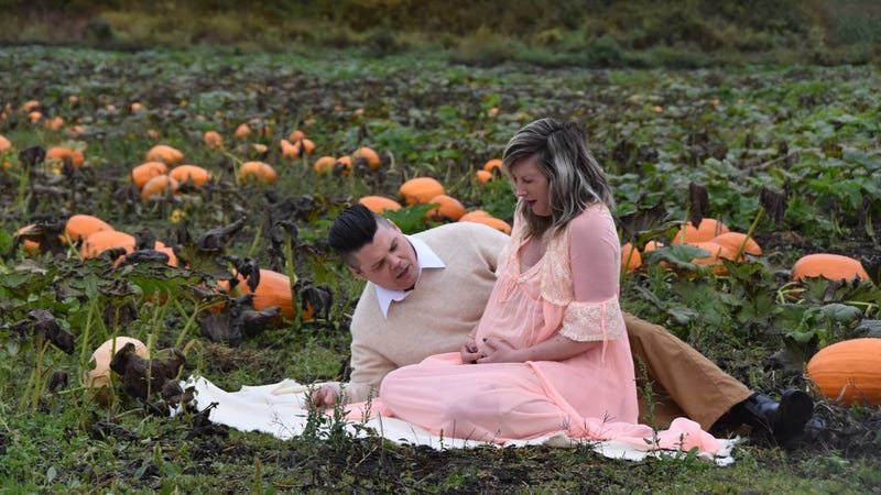 Alien Maternity Photos Go Viral Interview With The Couple