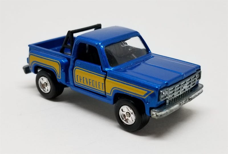 tomica chevrolet truck