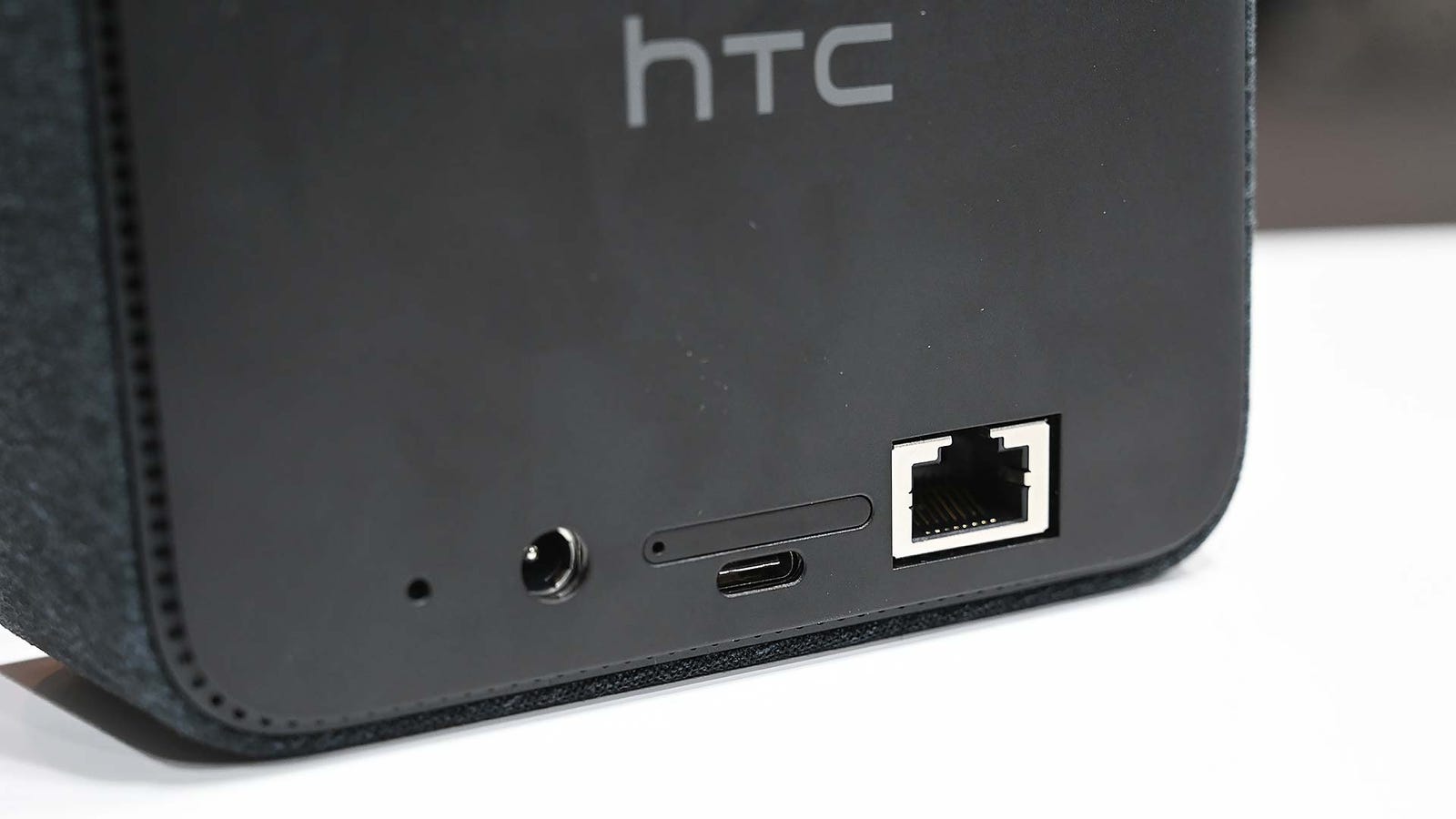 Mwc 2019 Htcs Hotspot Is Actually Cool Gizmodo Uk 8093