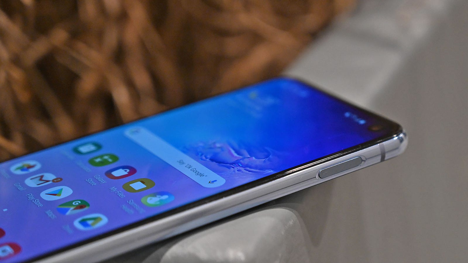 Samsung Galaxy S10e Review Cheaper, Smaller, Just Right Gizmodo UK