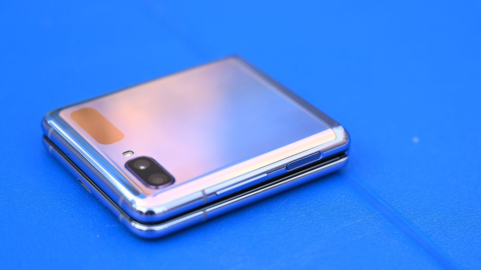 galaxy flip screen size