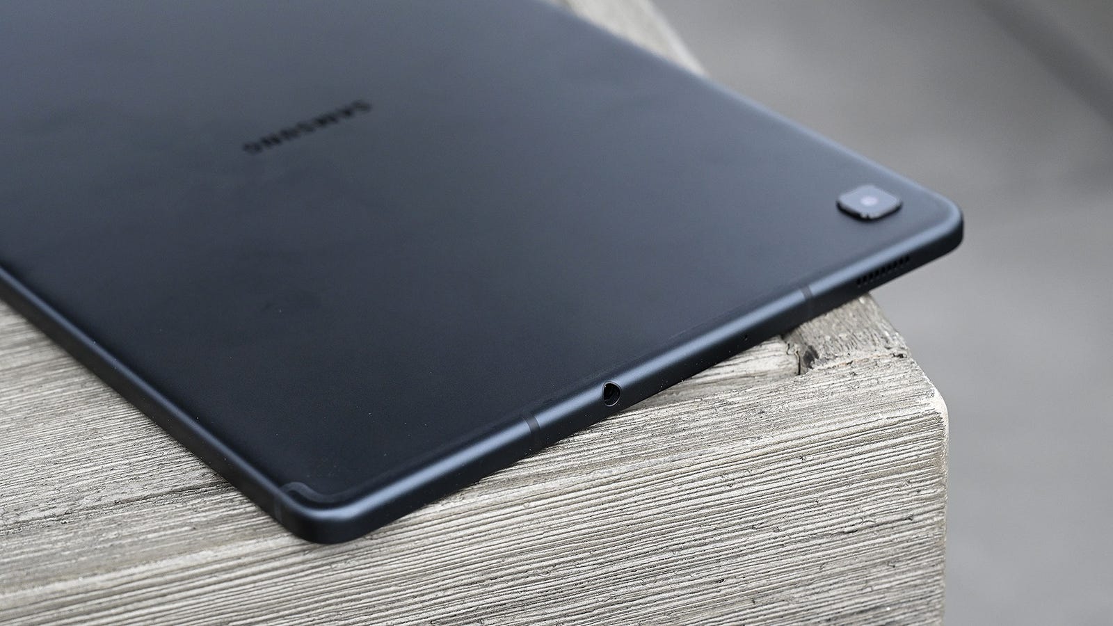 标题为Samsungs Tab S6 Lite的文章的插图是您需要的便宜平板电脑