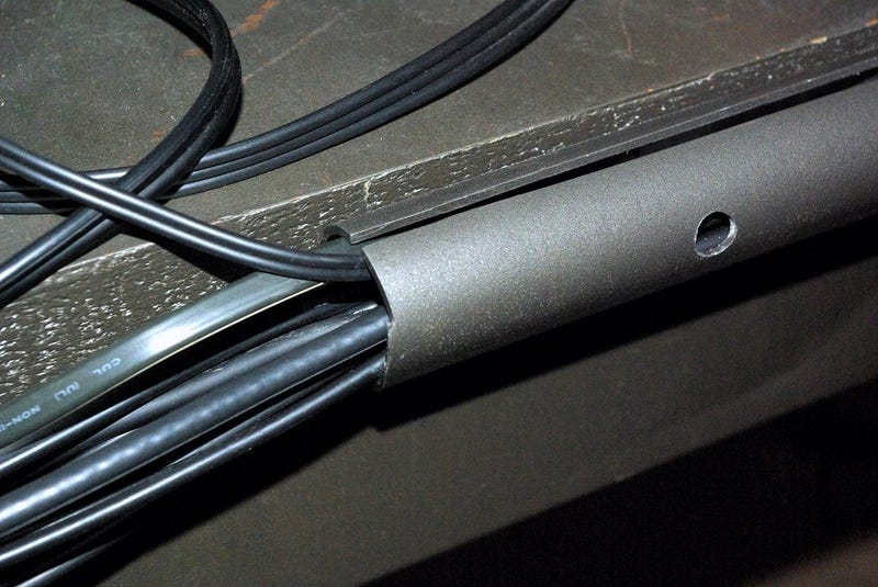 cables de aparatos en tubo de pvc