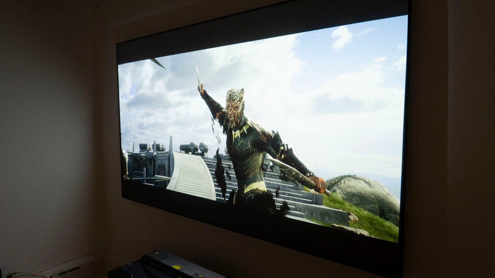 Hisense's Absurd 100-Inch Laser TV Turned Me Into a Big Screen Believer ...