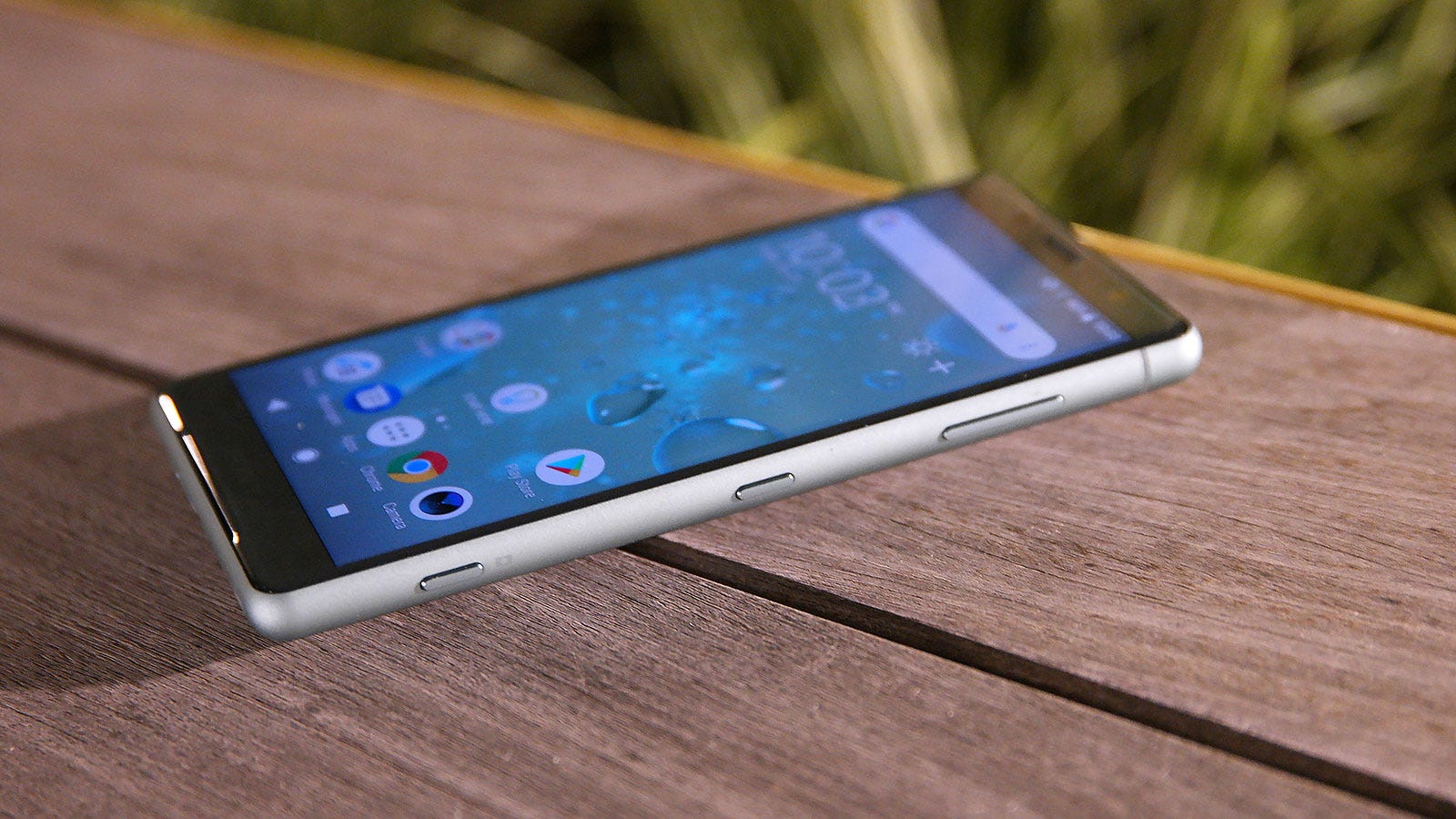 Finally, a Perfect Phone for Small Hands | Gizmodo UK