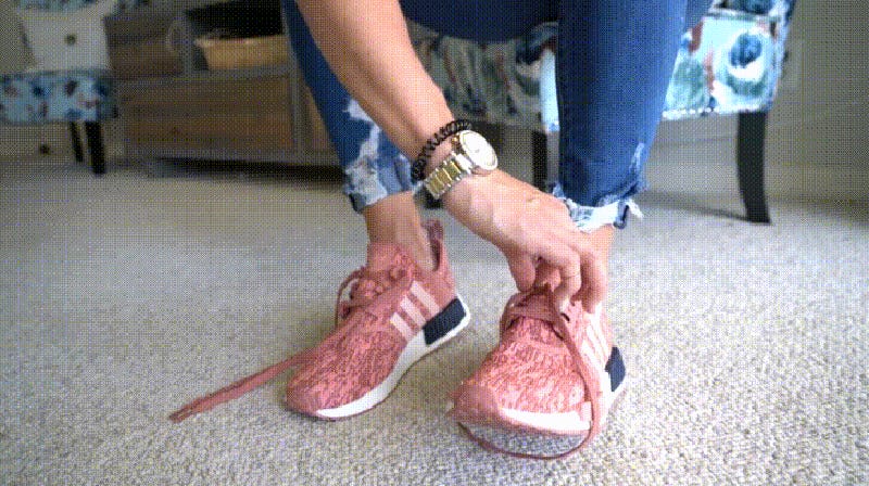 one handed shoe tying