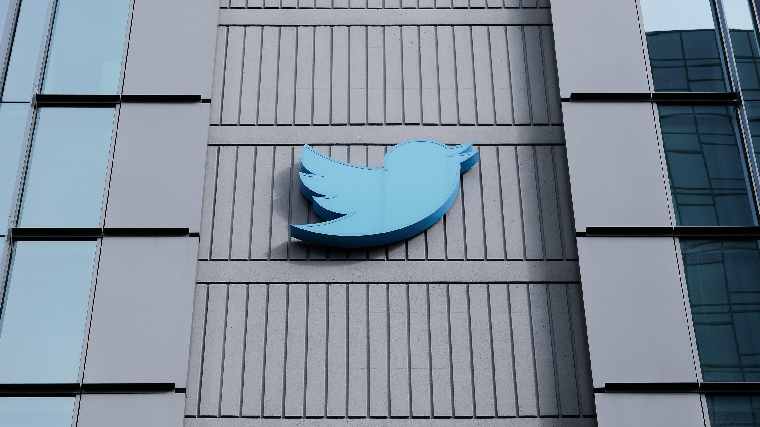 Musk Ends Twitter's 'Work From Home Forever' Policy in First Email to Staff Musk Ends Twitter's 'Work From Home Forever' Policy in First Email to Staff