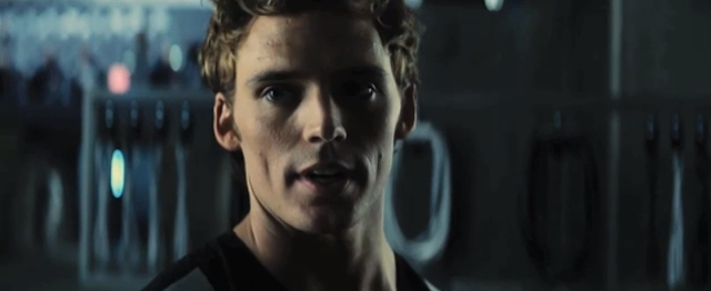 Finnick shows off his noose-tying skills in Catching Fire deleted scene