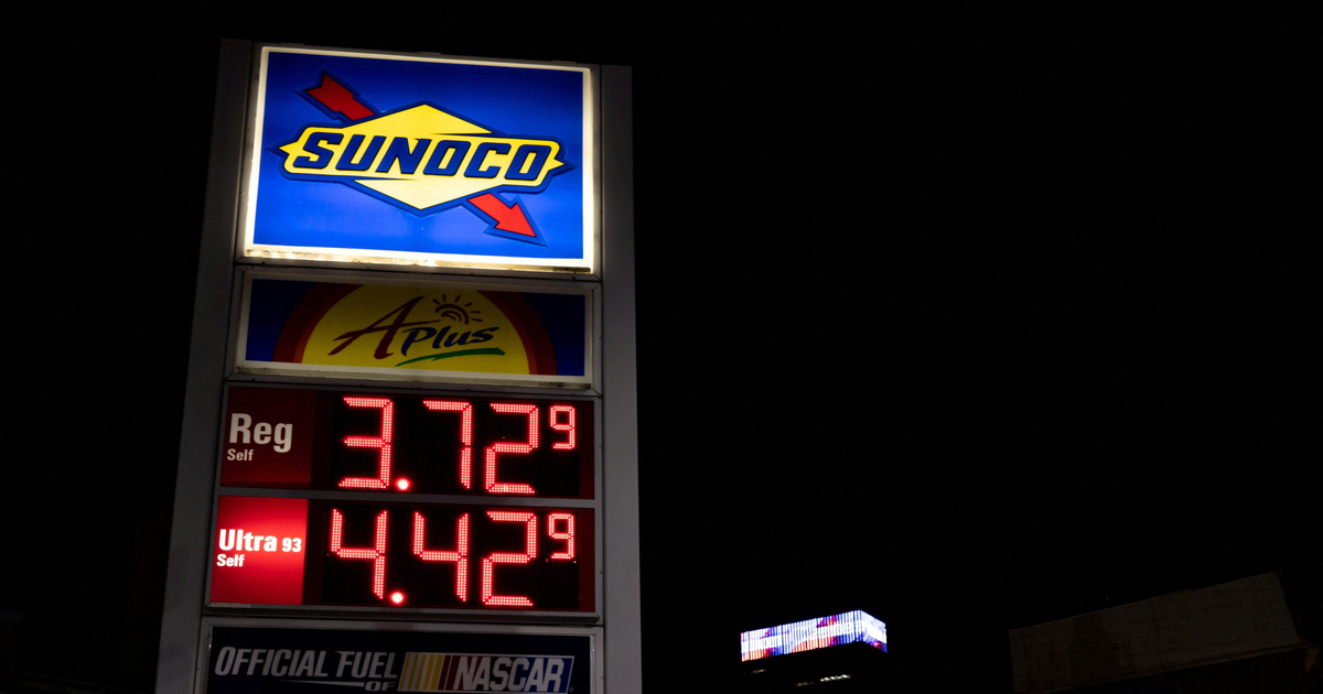 Lower gas prices are making Americans feel better about everything else thumbnail