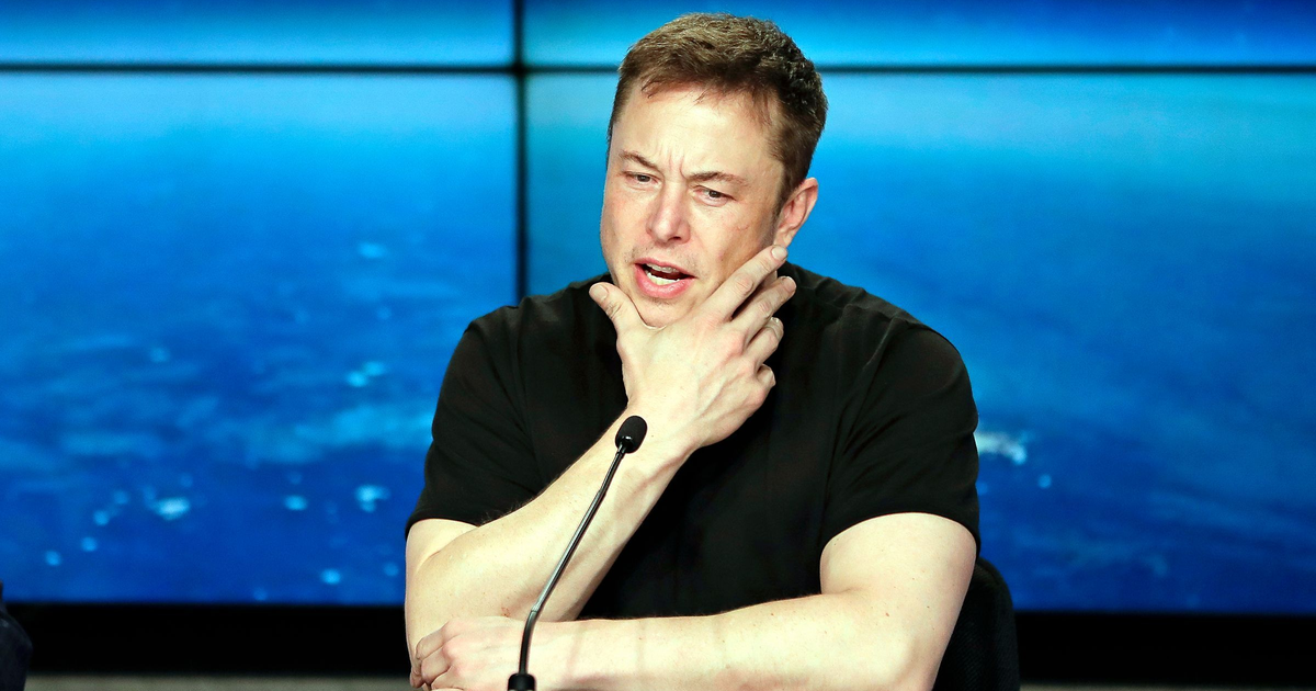 Elon Musk once gave a credit card to anyone who wanted one ...