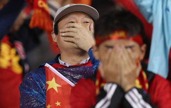 chinese-football-fans-covering-faces
