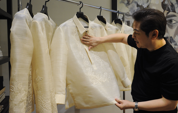 This photo taken on November 12, 2015 shows Filipino designer Paul Cabral explaining how he designed the &quot;barong&quot; or formal shirts that Asia-Pacific Economic Cooperation (APEC) leaders will wear during the summit this week in Manila. The twenty-two leaders of the Asia Pacific Economic Cooperation (APEC) will wear the &quot;barong tagalog&quot;, the Philippines&#039; formal shirt, with each garment custom-embroidered with their country&#039;s symbols. Cabral is hoping to buck the trend with his creations, which took four months to design and sew painstakingly by hand.