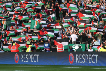 Celtic fans hold up Palestine flags Action Images via Reuters / Russell Cheyne Livepic EDITORIAL USE ONLY. - RTX2LL97